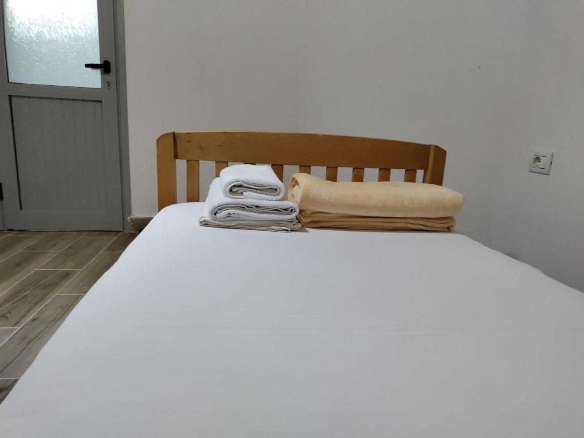 בראט Guesthouse Kroi City Center חדר תמונה