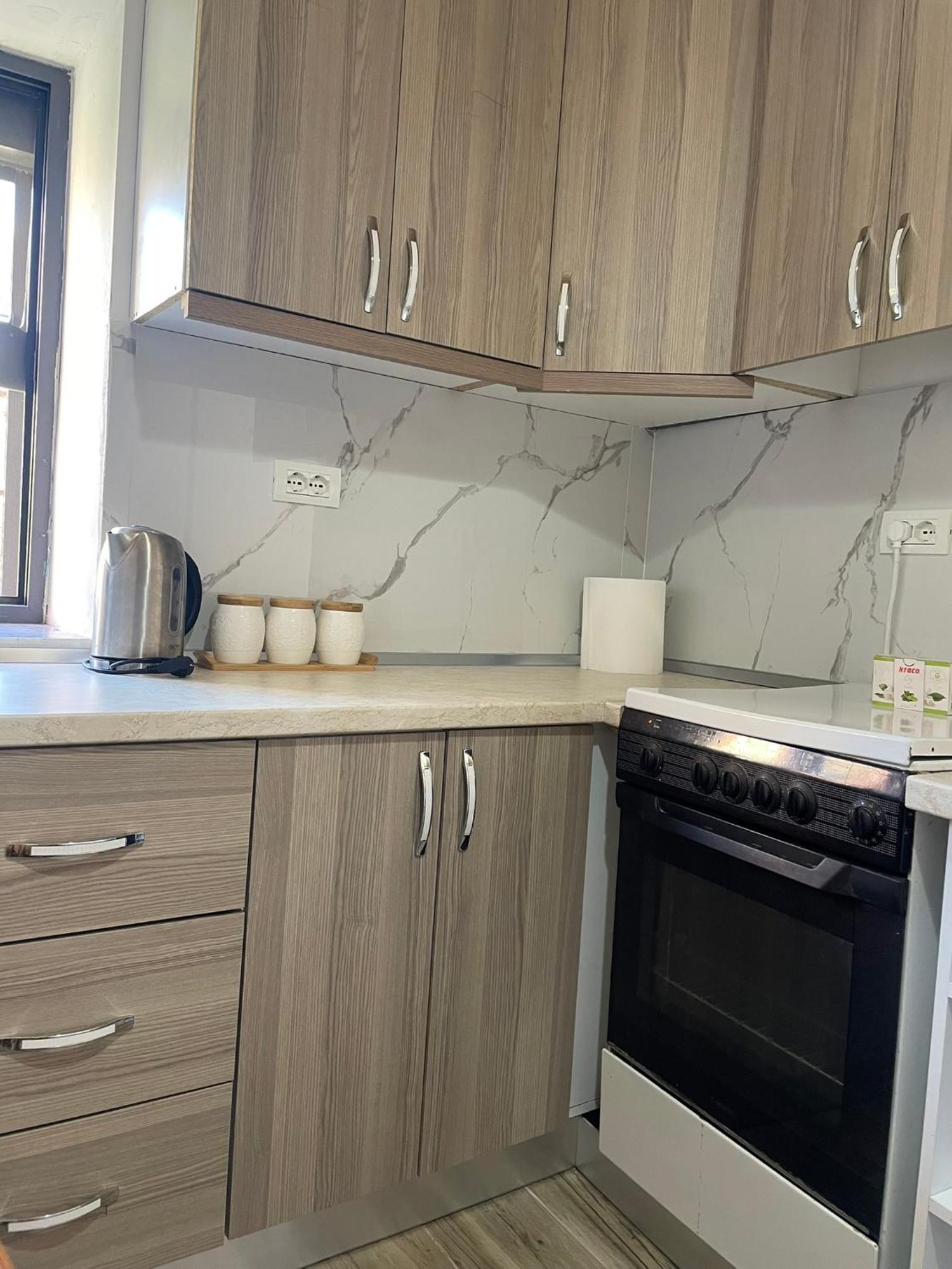 בראט Guesthouse Kroi City Center מראה חיצוני תמונה