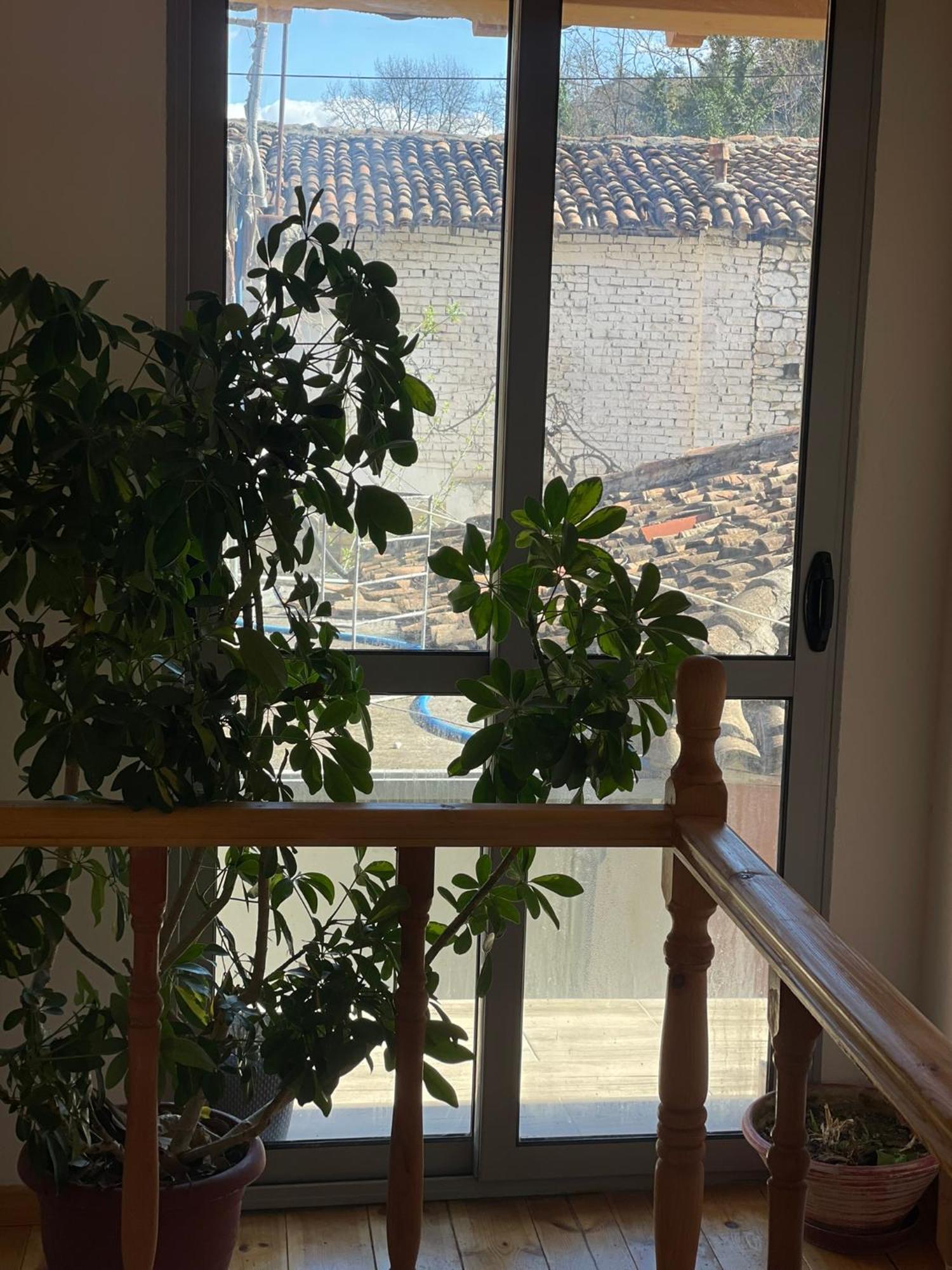 בראט Guesthouse Kroi City Center מראה חיצוני תמונה