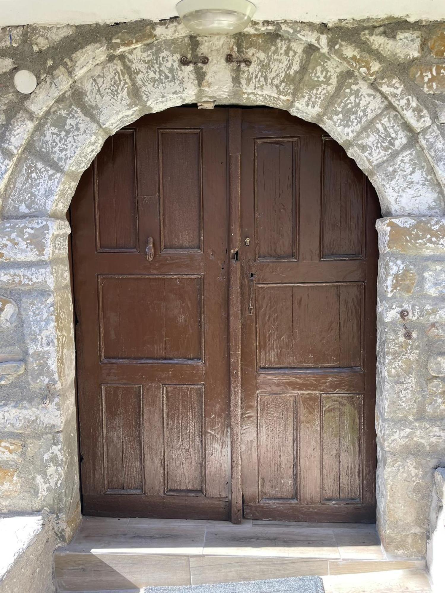 בראט Guesthouse Kroi City Center מראה חיצוני תמונה